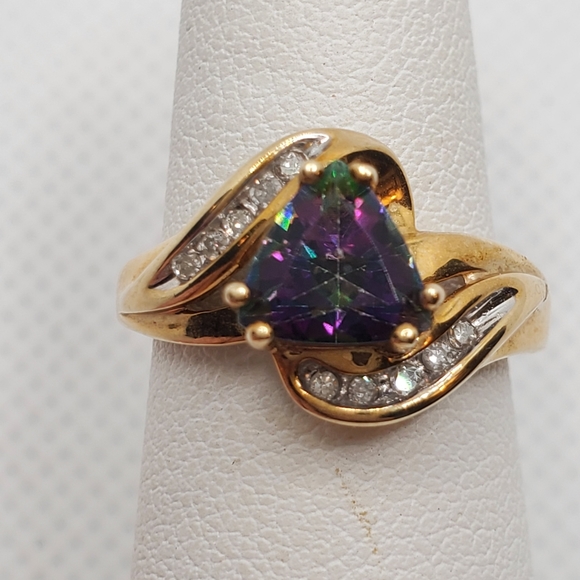 Jewelry - Mystic topaz/diamond 10k gold ring..